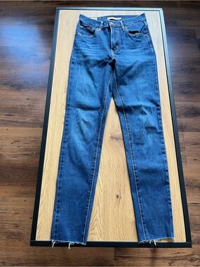 Levi's Women's Skinny Jeans in Dark Blue Denim